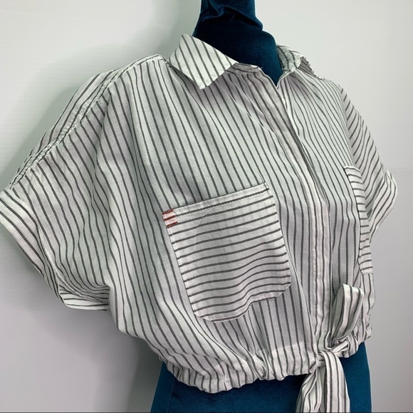 Urban Outfitters Crop Top Stripe XS Short Sleeve Cotton Button Front Collar - Picture 3 of 11
